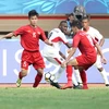 U19 Việt Nam (áo đỏ) thua ở trận ra quân U19 châu Á 2018.