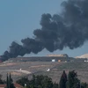 Khói lửa bốc lên sau vụ oanh tạc của quân đội Israel xuống miền Nam Liban ngày 23/11/2023. (Ảnh: THX/TTXVN)