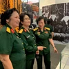 Những "cô gái" bước ra từ tuyến đường Trường Sơn huyền thoại xúc động ngày gặp lại trong không gian triển lãm 'Kiêu hãnh Trường Sơn' vừa khai mạc sáng nay, tại Bảo tàng Phụ nữ Hà Nội. (Ảnh: Xuân Mai/Vietnam+)