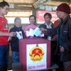 Cử tri ở xã Đăk Nhoong, huyện Đăk Glei, tỉnh Kon Tum đi bỏ phiếu. (Nguồn: TTXVN)