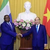 Chủ tịch nước Nguyễn Xuân Phúc và Tổng thống Cộng hòa Sierra Leone trước khi tiến hành hội đàm. (Ảnh: Thống Nhất/TTXVN)