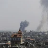 Khói bốc lên sau cuộc không kích của Israel xuống Dải Gaza ngày 7/10. (Ảnh: THX/TTXVN)