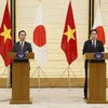 Chủ tịch nước Võ Văn Thưởng và Thủ tướng Nhật Bản Kishida Fumio tại buổi gặp gỡ báo chí. (Ảnh: Thống Nhất/TTXVN)