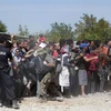 Người di cư xô xát với cảnh sát tại thị trấn Gevgelija ở biên giới Macedonia-Hy Lạp ngày 7/9. (Nguồn: AFP/TTXVN)