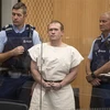 Brenton Tarrant (giữa) trong phiên xét xử tại tòa án quận Christchurch, New Zealand, ngày 16/3/2019. (Ảnh: AFP/TTXVN)