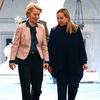 Thủ tướng Italy Giorgia Meloni (phải) và Chủ tịch Ủy ban châu Âu (EC) Ursula von der Leyen. (Ảnh: AFP/TTXVN)