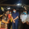 Đoàn công tác của Bộ Y tế do Thứ trưởng Đỗ Xuân Tuyên kiểm tra công tác phòng chống dịch bạch hầu tại xã Quảng Hòa, huyện Đắk Glong, tỉnh Đắk Nông vào tháng 6/2020. (Nguồn: Vietnam+)