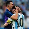 Cổ động viên Argentina cổ vũ đội nhà trong trận bán kết gặp Croatia. (Ảnh: AFP/TTXVN)