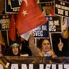 Biểu tình bên ngoài sứ quán Thuỵ Điển ở Ankara (Thổ Nhĩ Kỳ), phản đối hành động đốt kinh Koran, ngày 21/3/2023. (Ảnh: AFP/TTXVN)