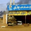 Cửa hàng phải đóng cửa do giao tranh tại Khartoum (Sudan), ngày 19/4/2023. (Ảnh: THX/TTXVN)