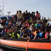Người di cư tới đảo Lampedusa (Italy) ngày 18/9/2023. (Ảnh: AFP/TTXVN)