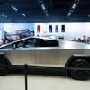 Chiếc Cybertruck mới được trưng bày tại một cửa hàng của Tesla ở San Diego, California (Mỹ) ngày 20/11/2023. (Nguồn: Reuters)