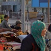Người dân sơ tán tránh xung đột tại Khan Younis, Dải Gaza, ngày 1/12/2023. (Ảnh: THX/TTXVN)