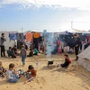 Trẻ em tại khu lều tạm ở Rafah, phía Nam Dải Gaza, ngày 8/12/2023. (Ảnh: THX/TTXVN)