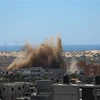 Hiện trường một vụ nổ sau cuộc không kích của Israel xuống thành phố Rafah, Dải Gaza ngày 19/5/2021. Ảnh: THX/TTXVN)