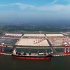 Cảng Quốc tế Long An (huyện Cần Giuộc, tỉnh Long An) có tổng mức đầu tư hơn 500 triệu USD với kho bãi rộng khoảng 1 triệu m2, đảm bảo tiếp nhận các mặt hàng siêu trường, siêu trọng thông qua cảng. (Ảnh: Vũ Sinh/TTXVN)