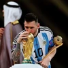 Lionel Messi 'quay xe pháo,' tuyên thân phụ ko ham muốn chia ly tuyển chọn Argentina