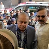 Cựu Thủ tướng Pakistan Nawaz Sharif (giữa). (Ảnh: AFP/TTXVN)