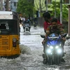 Cảnh ngập lụt sau những trận mưa lớn do ảnh hưởng của bão Michaung tại Chennai, Ấn Độ. (Ảnh: AFP/TTXVN)