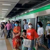 Nhiều người đã chọn metro Cát Linh-Hà Đông làm phương tiện đi lại. (Ảnh: Bảo Anh/Vietnam+)