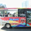 Nhiều người dân Thủ đô hào hứng trải nghiệm tuyến City Tour 03 “Thăng Long thắng cảnh” được khai trương vào sáng 18/11. (Ảnh: Việt Hùng/Vietnam+)