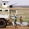  Binh sỹ thuộc Phái bộ gìn giữ hòa bình của Liên hợp quốc tại Mali (MINUSMA) tuần tra ở Gao, Mali. (Ảnh: AFP/TTXVN)