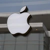 Biểu tượng Apple tại một cửa hàng của hãng ở Washington, DC, Mỹ. (Ảnh: AFP/TTXVN)