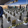 Ảnh tư liệu: Cảnh sát Paraguay trưng bày số ma túy thu giữ tại Villeta, cách Asuncion 45km, ngày 21/10/2020. (Nguồn: AFP/ TTXVN)