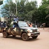 Binh sỹ Mali tuần tra trên đường phố tại Bamako. (Ảnh: AFP/TTXVN)