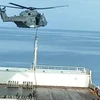 Lực lượng đặc nhiệm Italy từ máy bay trực thăng đã lên tàu hàng Galata Seaways giải cứu. (Nguồn: Getty Images) 