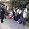 Lực lượng Biên phòng tạm giữ nhóm người nước ngoài nhập cảnh trái phép. (Ảnh minh họa: TTXVN) 