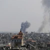 Khói bốc lên sau cuộc không kích của Israel xuống Dải Gaza ngày 7/10. (Ảnh: THX/TTXVN) 