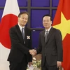Chủ tịch nước Võ Văn Thưởng với Chủ tịch Hiệp hội Hữu nghị Kyushu-Việt Nam. (Ảnh: Thống Nhất/TTXVN) 