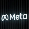 Biểu tượng Meta tại Diễn đàn Kinh tế thế giới ở Davos. (Ảnh: AFP/TTXVN)