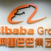 Biểu tượng của Alibaba tại văn phòng ở Hong Kong, Trung Quốc. (Ảnh: AFP/TTXVN)