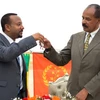 Thủ tướng Ethiopia Abiy Ahmed (trái) và Tổng thống Eritrea Isaias Afwerki tại buổi lễ mở lại Đại sứ quán Eritrea tại Addis Ababa, Ethiopia ngày 16/7 vừa qua. (Ảnh: AFP/TTXVN)