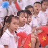 Việc tăng ngày nghỉ dịp lễ Quốc khánh sẽ tạo cơ hội cho công nhân được đưa con đến trường trong ngày khai giảng. (Ảnh: VIetnam+)
