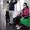 [Video] Người khiếm thị đi tàu điện Cát Linh-Hà Đông như thế nào?