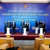 Thứ trưởng Đỗ Thắng Hải và các đại biểu bấm nút phát động Chương trình Khuyến mại tập trung Quốc gia năm 2023. (Ảnh: Đức Duy/Vietnam+)