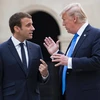 Tổng thống Pháp Emmanuel Macron (trái) và Tổng thống Mỹ Donald Trump (phải) trong cuộc gặp bàn về Hiệp định Paris. (Nguồn: AFP/TTXVN)