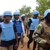 Binh sỹ thuộc Phái bộ gìn giữ hòa bình của Liên hợp quốc tại Mali (MINUSMA) tuần tra tại Konna, Mali. (Ảnh: AFP/TTXVN)