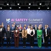 Các đại biểu chụp ảnh chung tại Hội nghị Cấp cao An toàn AI toàn cầu ở Bletchley Park, miền Trung xứ England, Vương quốc Anh, ngày 1/11/2023. (Ảnh: AFP/TTXVN)