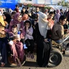 Người dân Palestine trở về nhà ở Khan Yunis, Dải Gaza khi lệnh ngừng bắn có hiệu lực, ngày 24/11/2023. (Ảnh: AFP/TTXVN) 