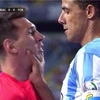 Nghi án Messi chửi đối thủ nên bị hậu vệ Malaga bóp cổ