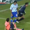 [Video] Hậu vệ tố Messi chửi bậy từng triệt hạ M10 năm 2009