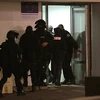Pháp vây bắt 2 nghi phạm tấn công tòa soạn báo Charlie Hebdo