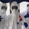 Bác sỹ Cuba cứu sống hàng trăm bệnh nhân nhiễm virus Ebola 