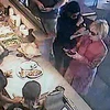 Bà Hillary Clinton xuất hiện bí mật ở cửa hàng đồ ăn nhanh