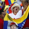 Người dân bày tỏ sự ủng hộ với chính quyền Venezuela. (Ảnh: Reuters)