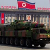 Một tên lửa hạt nhân của Triều Tiên được diễu hành ở Bình Nhưỡng. (Nguồn:AP)